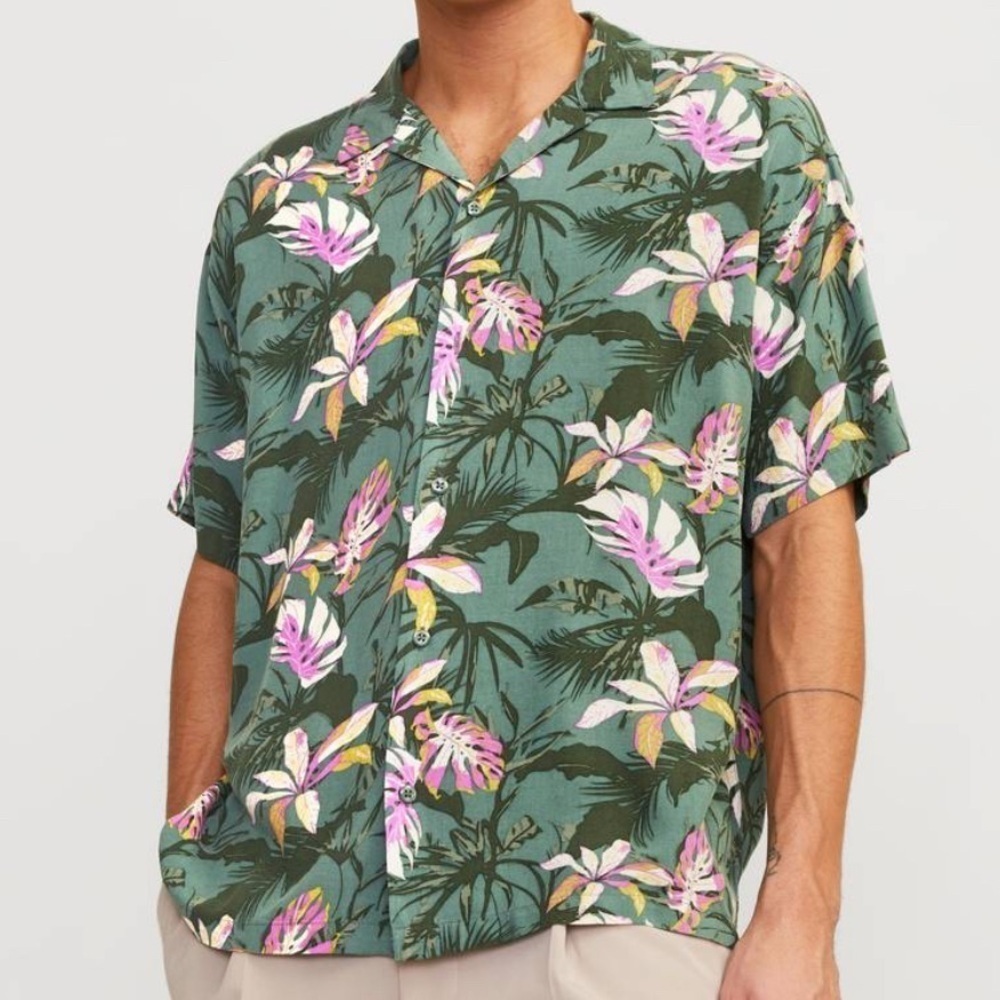 NWT Jack & Jones Green & Pink Floral Hawaiian Button-Down Shirt - Large